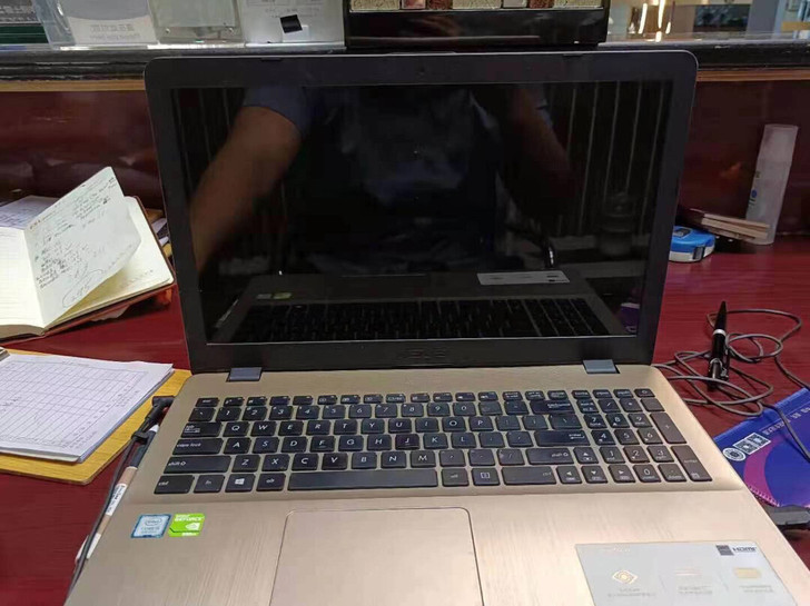 华硕x540urr笔记本电脑，九成新，原配...