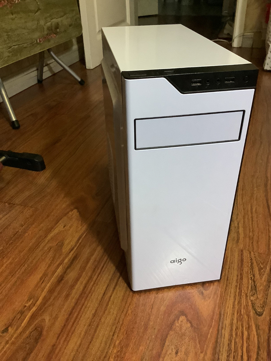 aigo空机箱一个，成色非常新，海拉尔送货...