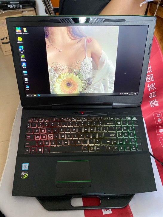 16G神舟战神笔记本电脑 八代i7 105...