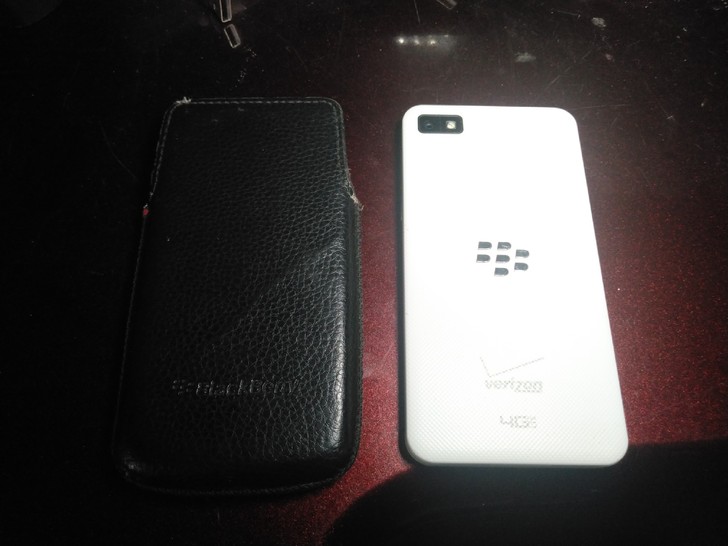美版黑莓z10-4版本，正常使用，外观无损...