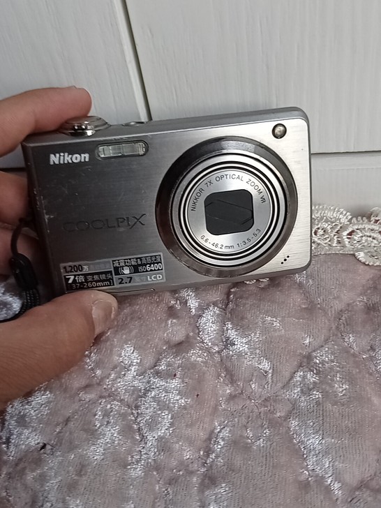 尼康S630相机，功能正常，带电池，内存卡...