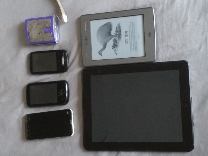 都当配件卖了，台电黑平板45可以开机但是很...