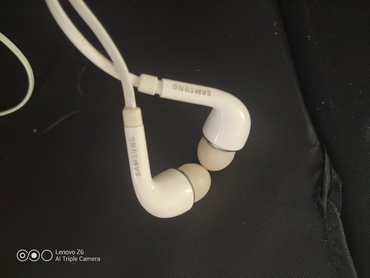 全新三星入耳式耳机,功能正常,成色如图