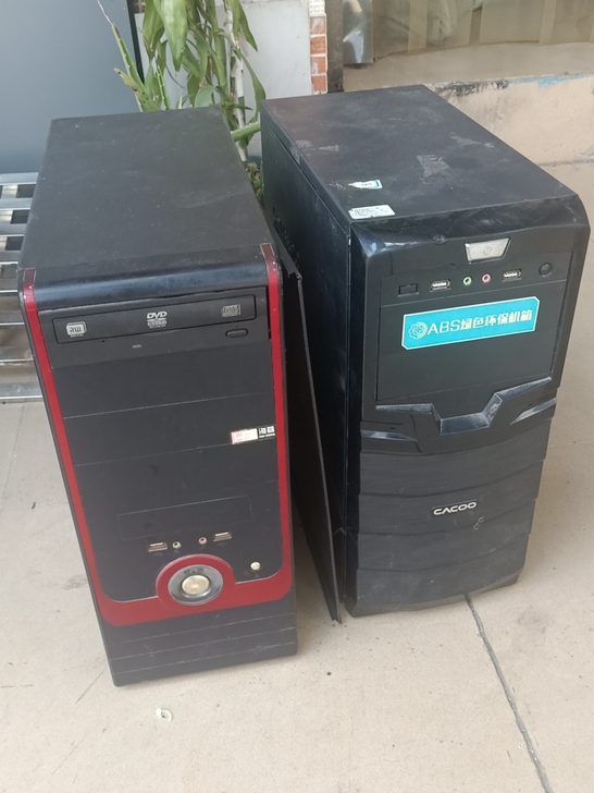 闲置两个电脑机箱，外观还可以，功能全。大的...