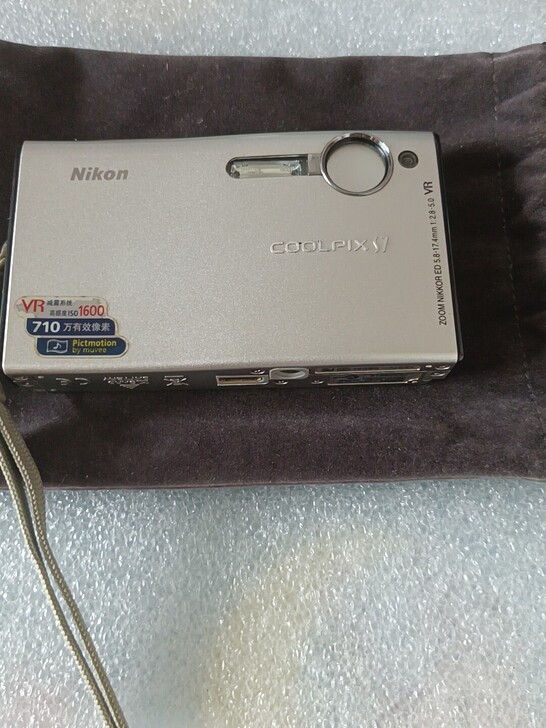 包邮出尼康S7成色八九成新，带电池【需要的...