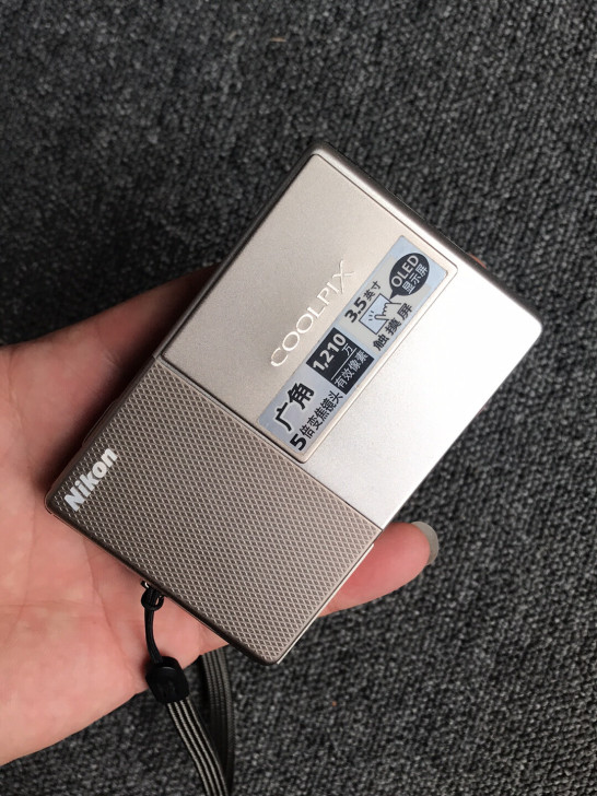 尼康S70数码相机