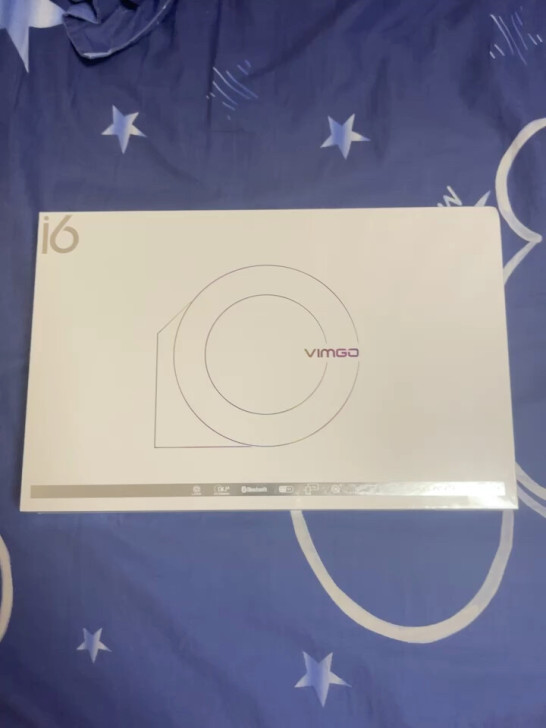 坚果微果i6投影仪。