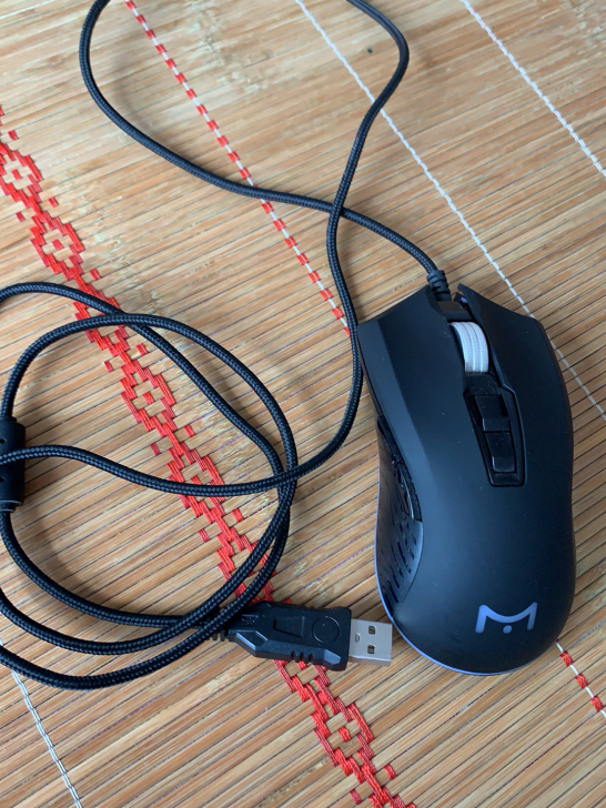 用了半个月就闲置了 静音鼠标适合家用和办公...