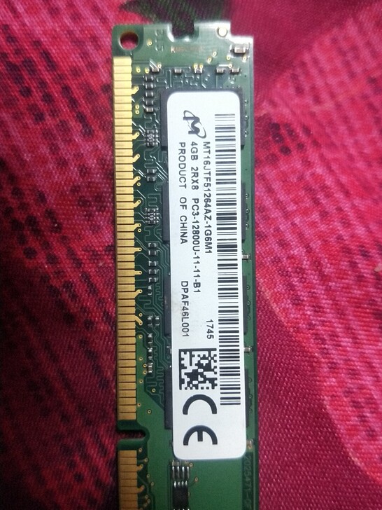 两个镁光4GB内存。用了俩月电脑升级换下来...