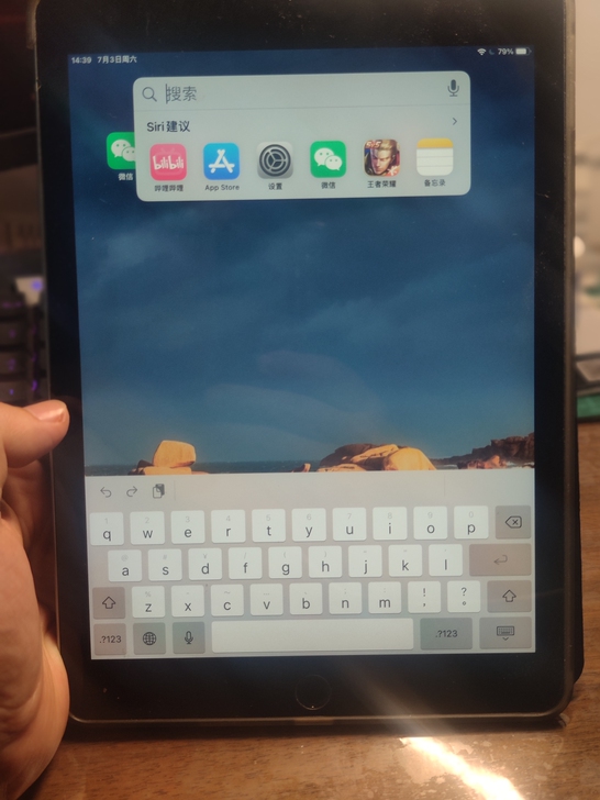 128G，ipad，银灰色。第五代。没有任...