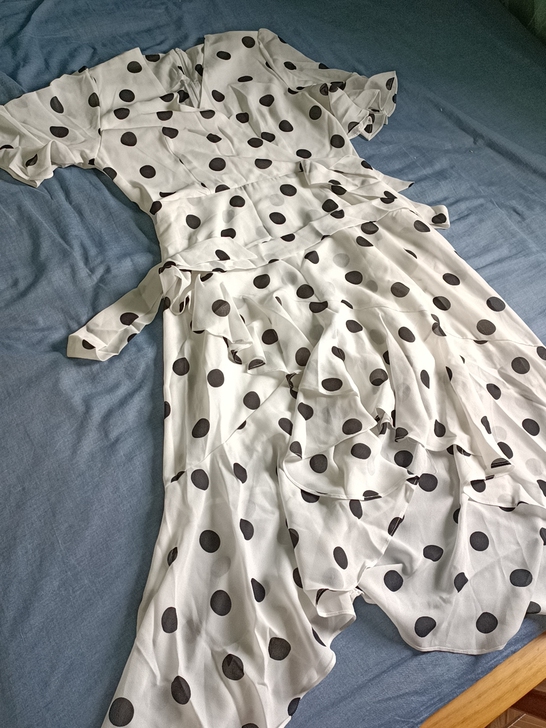 鱼尾裙，几乎全新，买大了穿不了，适合120...