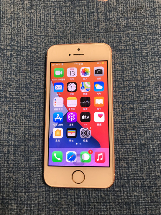 苹果se，64g，三网无锁，插卡就用，指纹...