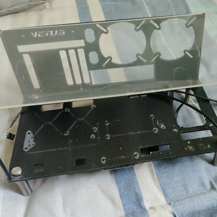 自用开放式机箱,支持DIY水冷。