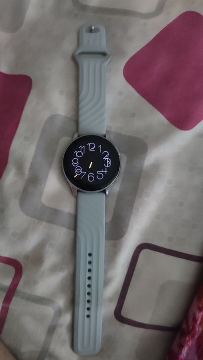 一加手表 无任何磕碰 买回来就贴了膜 箱说全