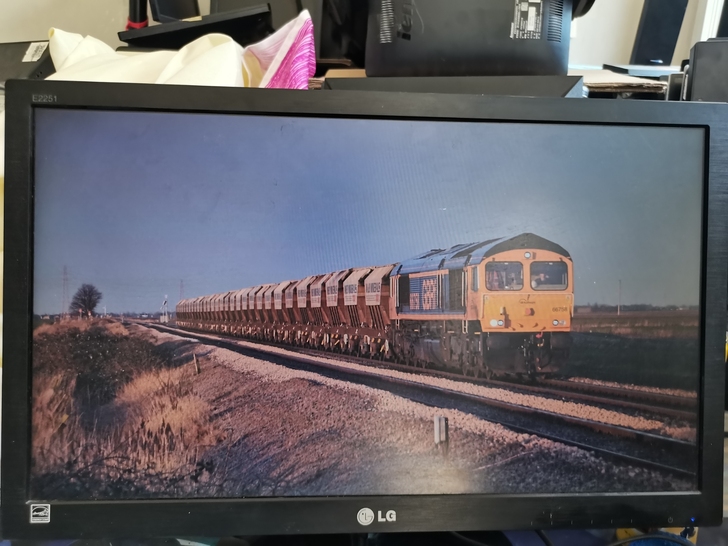 22寸LG高清液晶显示器，