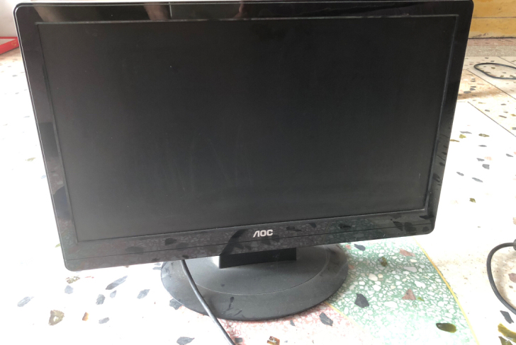 闲置的电脑显示器