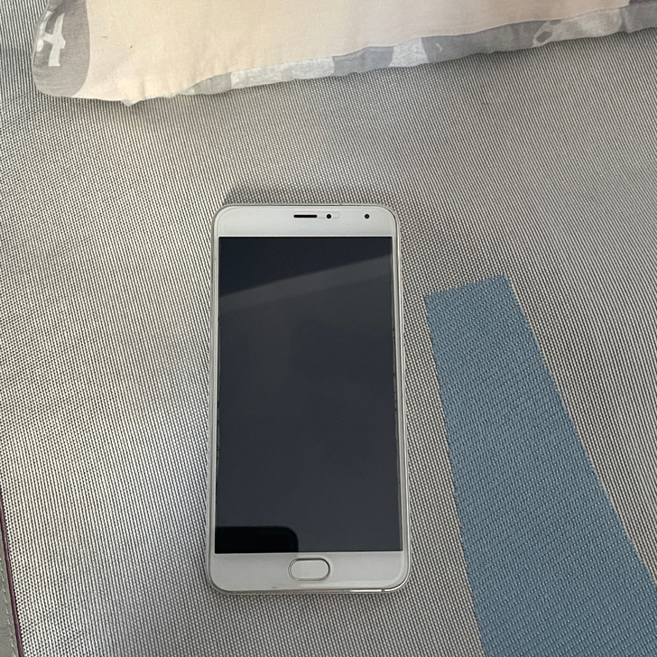 魅族手机不知道啥型号还可以用也不卡没有维修...