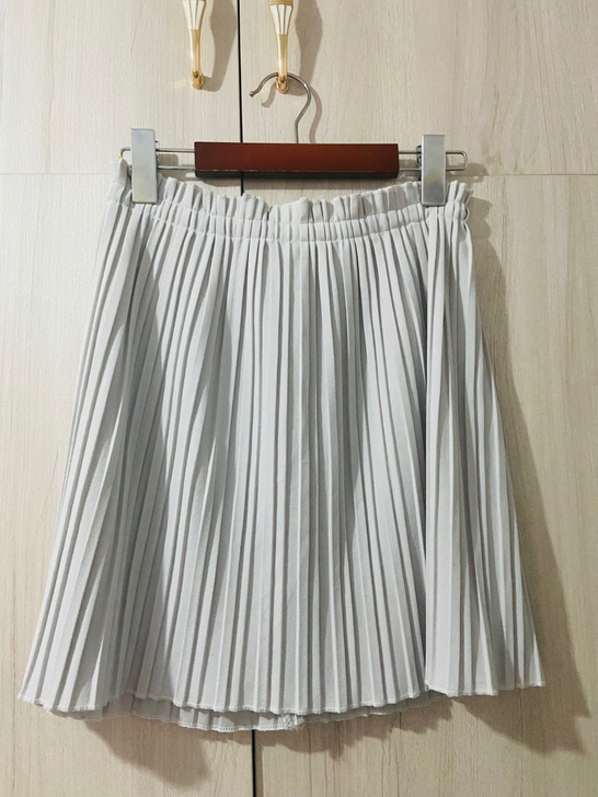 百褶裙，浅灰色，M码