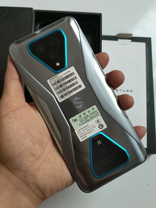 腾讯黑鲨游戏手机3铠甲灰12+128骁龙8...