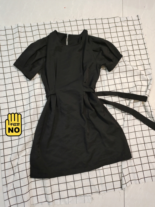 小黑裙 收腰系带款 就是简单大方的款式 面...