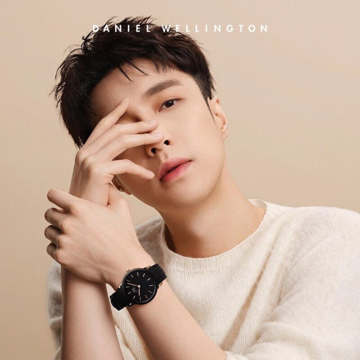 自留张艺兴同款！DW同款新款情侣小黑胶手表。