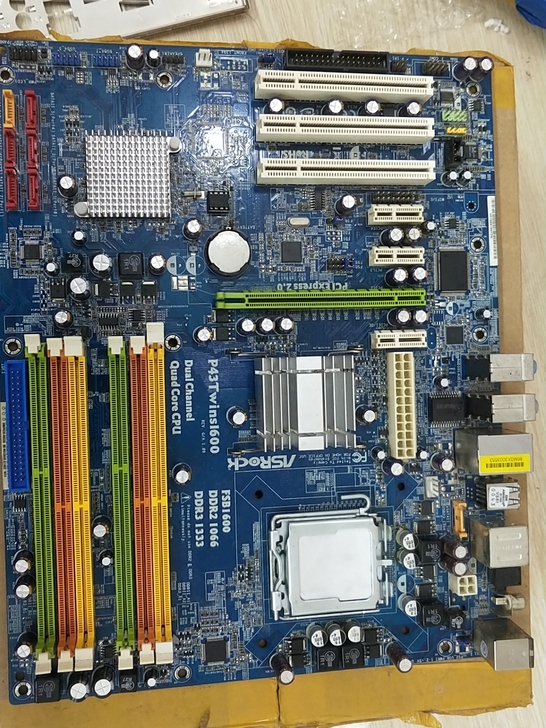 九新华擎P43twins1600电脑主板，...