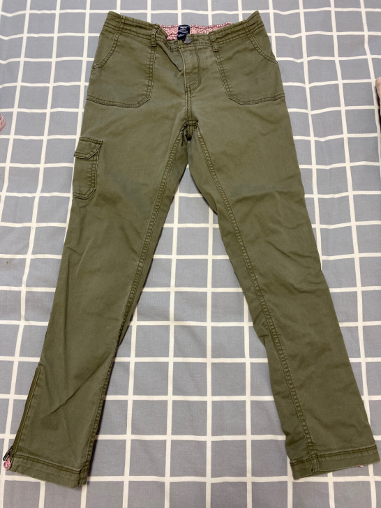 GAP九分裤，孩子长得快，裤子颜色绿色打磨...