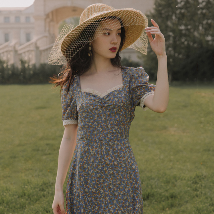 温柔复古雪纺连衣裙女新款法式小众方领小碎花...