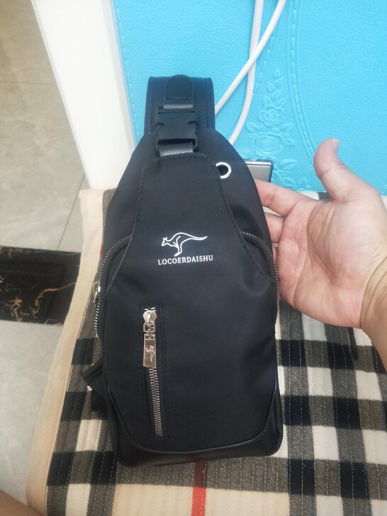 转一个胸包，当时花了168买回来的胸包，现...