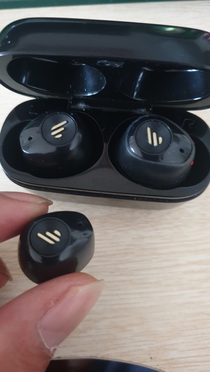 漫步者蓝牙耳机！当时有个耳机掉车里以为没了...