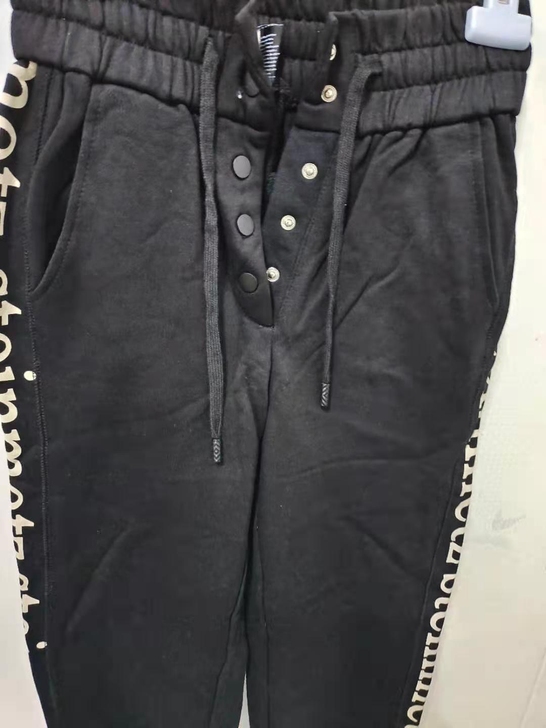 运动裤子，穿过一次。