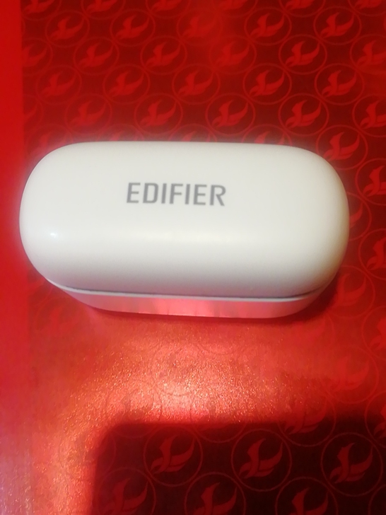 全新，入手一个多月。只剩左耳右耳丢失，充电...