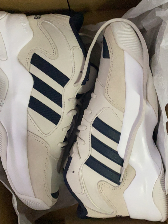 阿迪达斯运动鞋EG4346