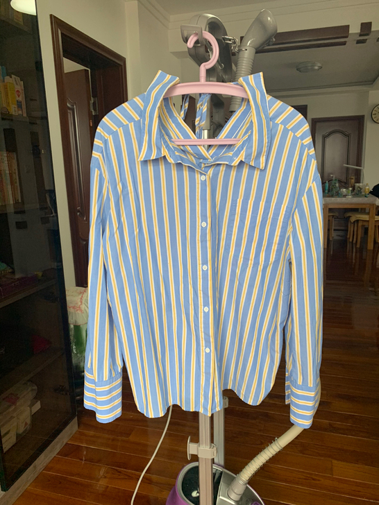 纯韩国专柜购入，条纹衬衫，九成新，购入价合...