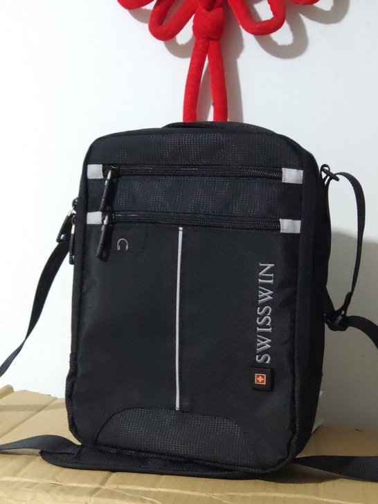 瑞士军刀单肩包斜挎包多功能ipad包休闲单...