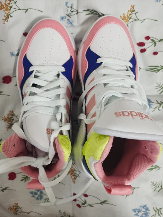 全新阿迪，235码