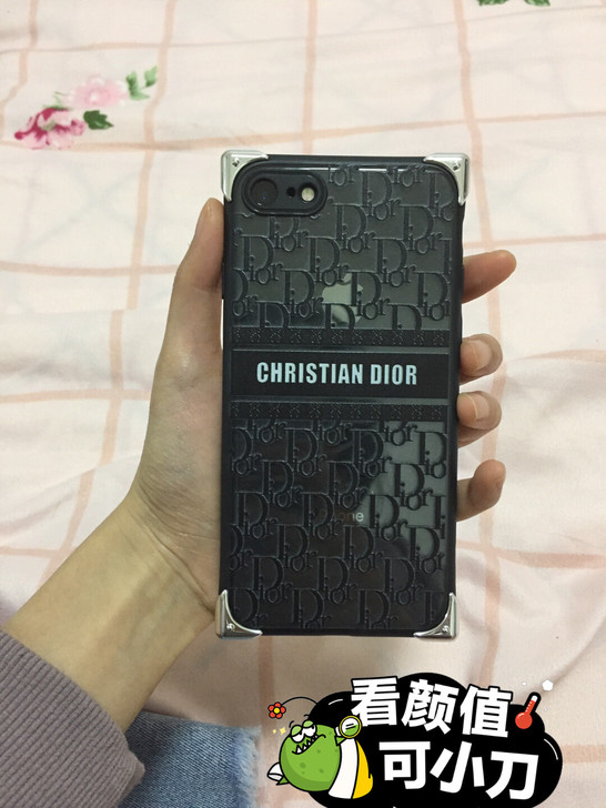 转转入手换新手机了，苹果8深空灰九新64g...