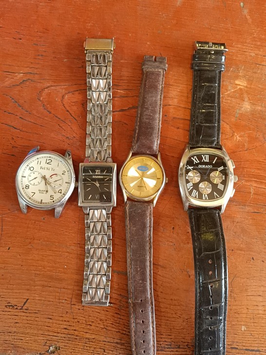 石英表一共4块标价是一起出的价格，品相如图...