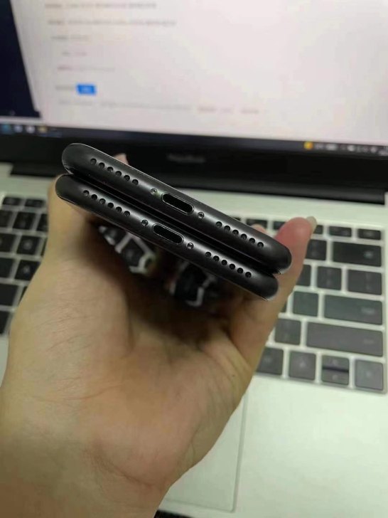 iPhone 8 4.7寸屏幕 拿来做备用...