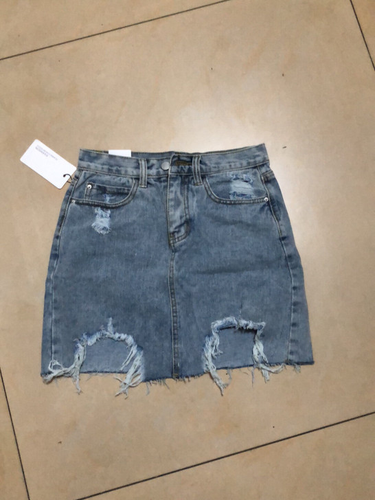全新女士不规则毛边破洞无弹牛仔裙，工厂亏本...