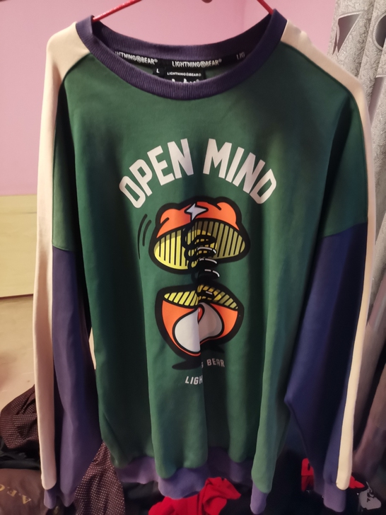 男士卫衣,太花了穿不了。一直放着L码,适合...