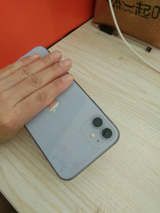苹果手机11国行，无拆无修，同城自提！