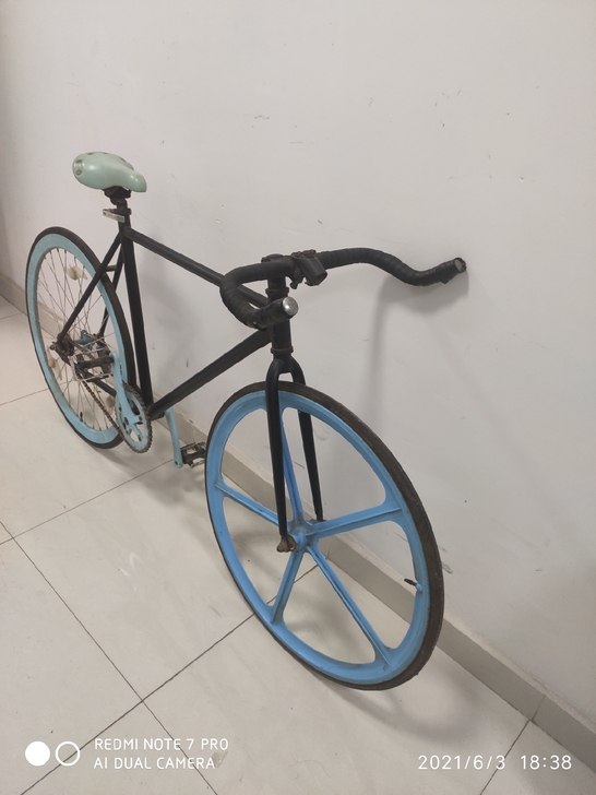 死飞自行车，自己骑不好。成色如图，自提不包...