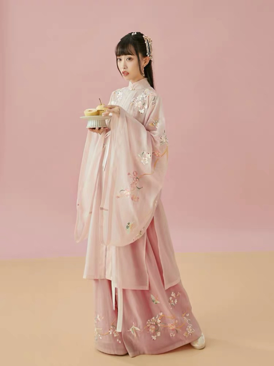 汉服出租十三余小豆蔻儿棠梨煎雪