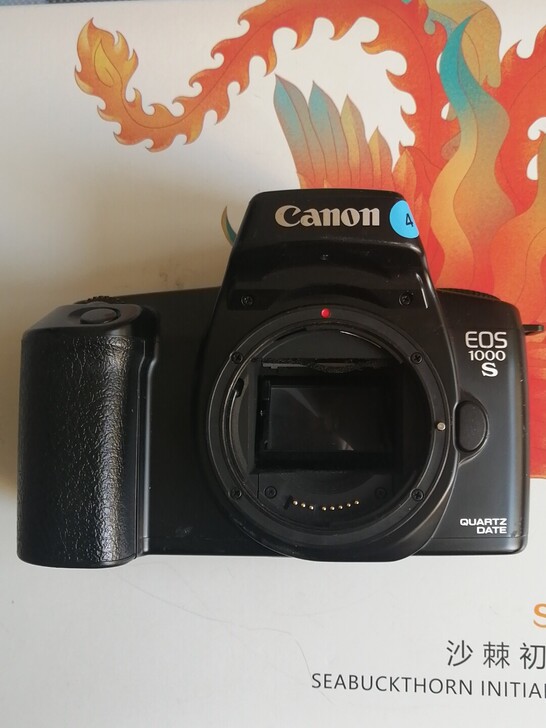 佳能E0S1000s单反相机，相机功能正常...