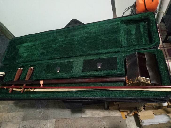 帮朋友岀一把苏州老二胡，二胡保管的非常好，...