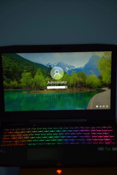 出笔记本 机械革命深海泰坦x2