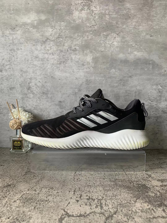 正品42码阿迪达斯Adidas休闲跑步鞋