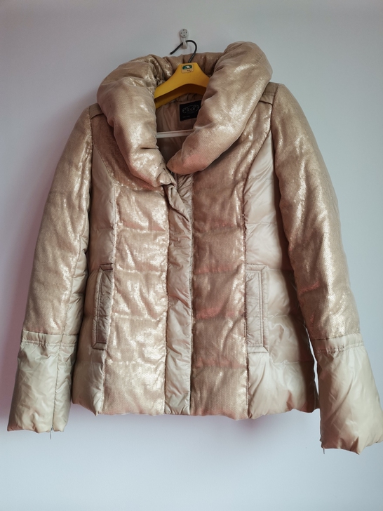 女式米黄羽绒服 9成新