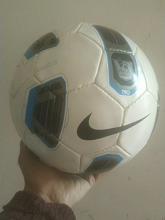 耐克5号手缝足球，热沾和足球